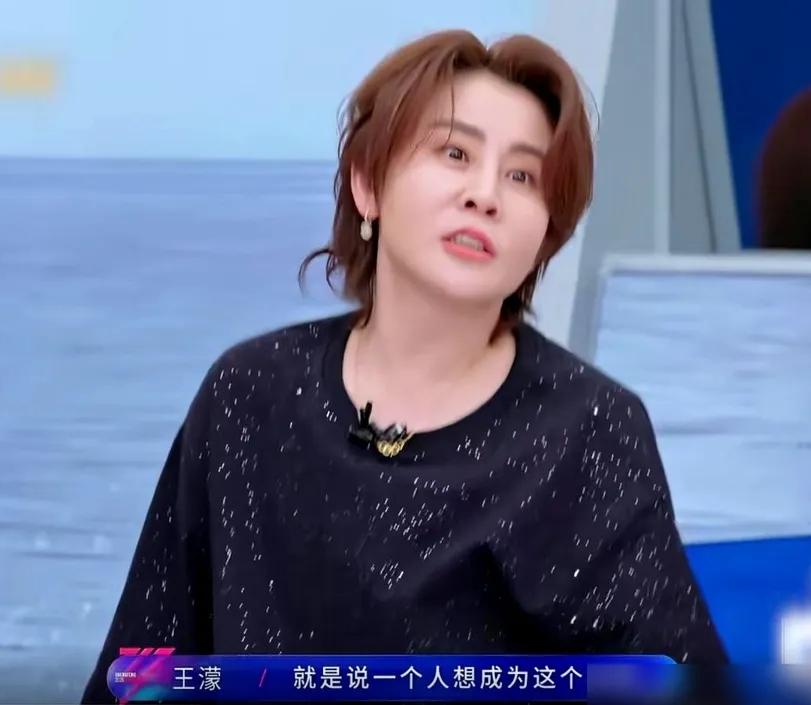 谢娜当众刺了王濛一句：42岁还不结婚，孤单吗？全场都以为她要黑脸，李小冉的笑都僵