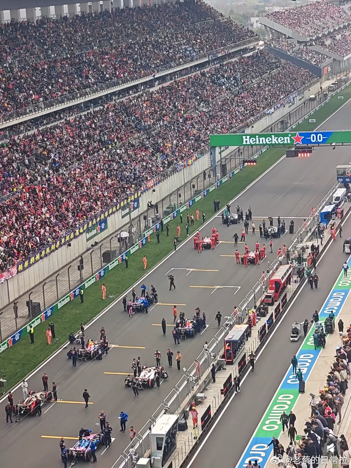 迈凯轮双车退赛F1中国大奖赛正赛发车前，迈凯伦诺里斯、皮亚斯特里双双因故障未能起