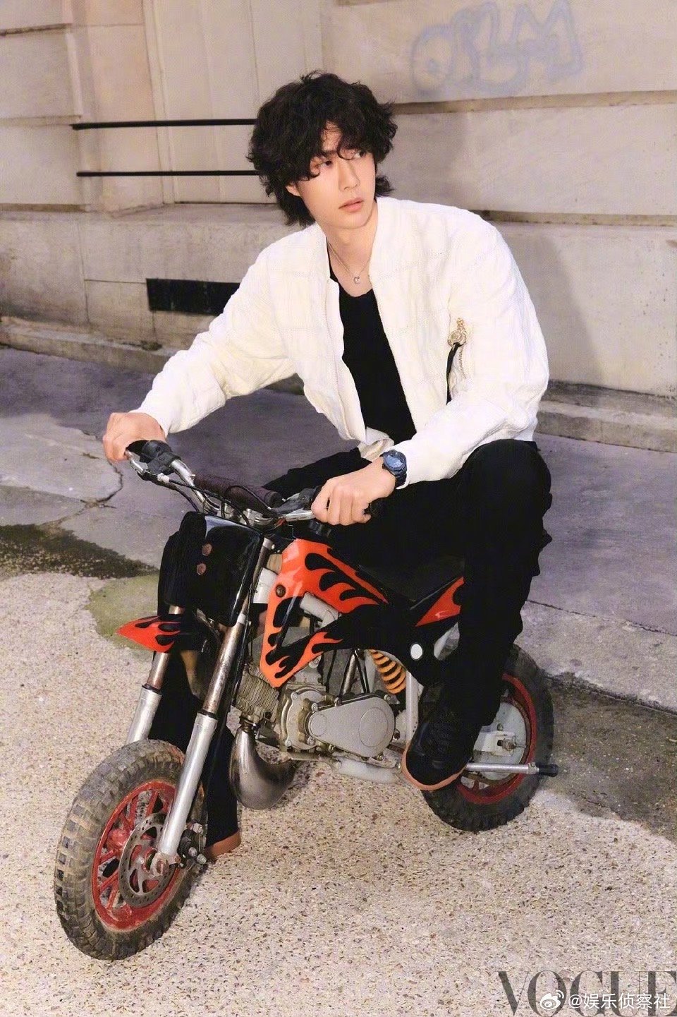 VOGUE王一博我天啊‼️王一博哥哥还是那么那么酷～[比心][比心][比心][比心][心