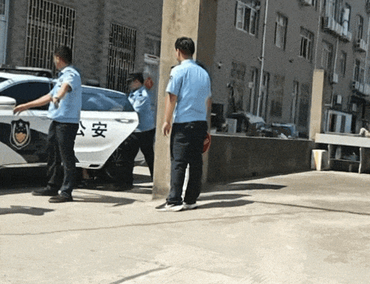 “太离谱了！”浙江台州，一处出租房消防抽查时，被发现没有按规定使用防火门，存在明