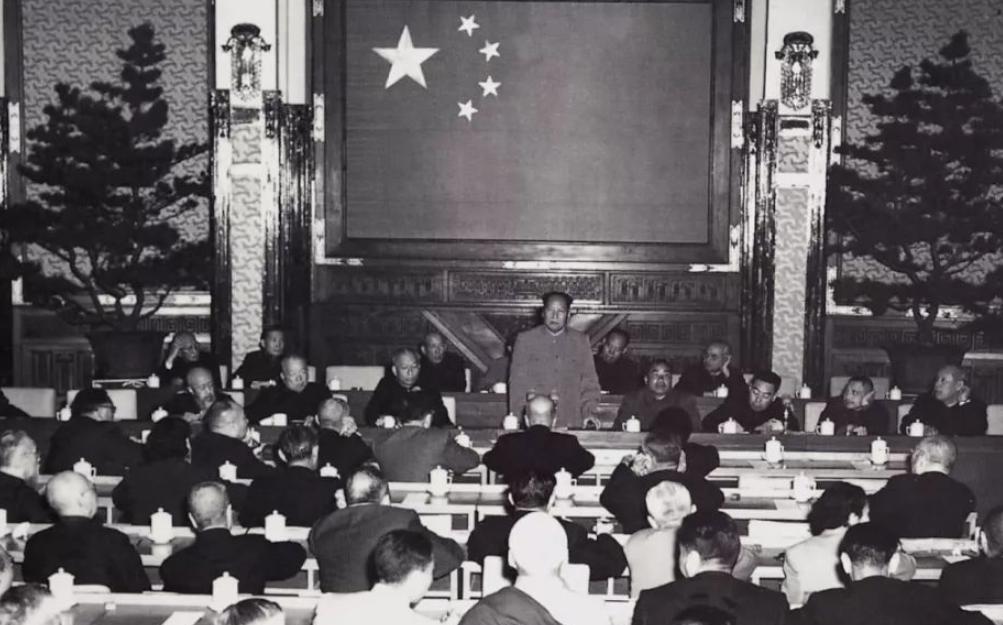 毛主席说：我们的目标是赶上美国，并且要超过美国，至少50年吧，也许75年，75年