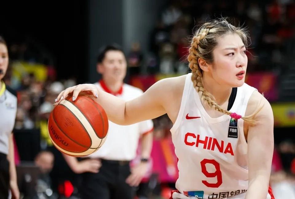 李梦、小宝李月汝、大宝贝刘禹彤，为什么宫鲁鸣不征召这三个人气球员？目前来看，宫鲁