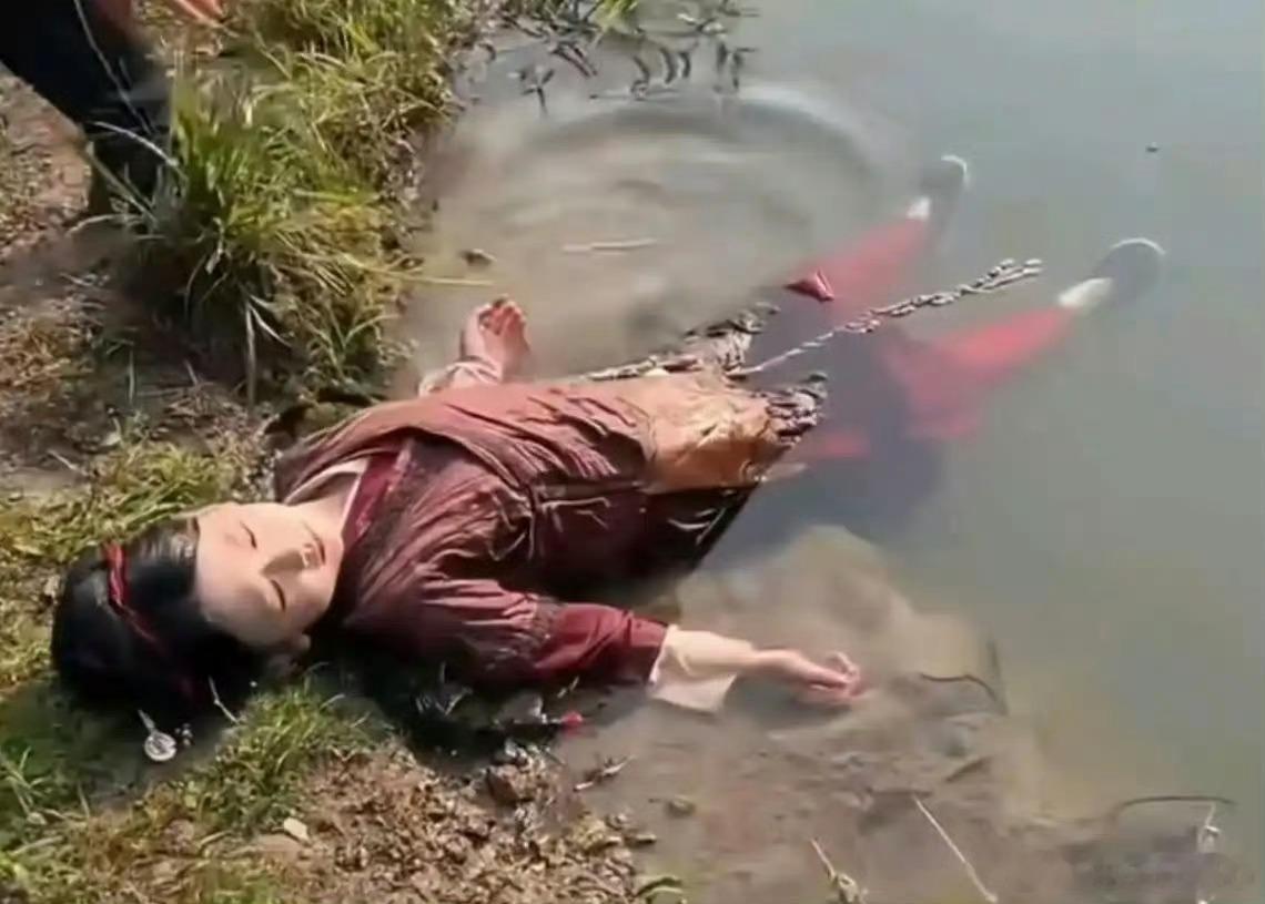 现在演员拍下水戏居然都要裹保鲜膜的吗？起到什么作用