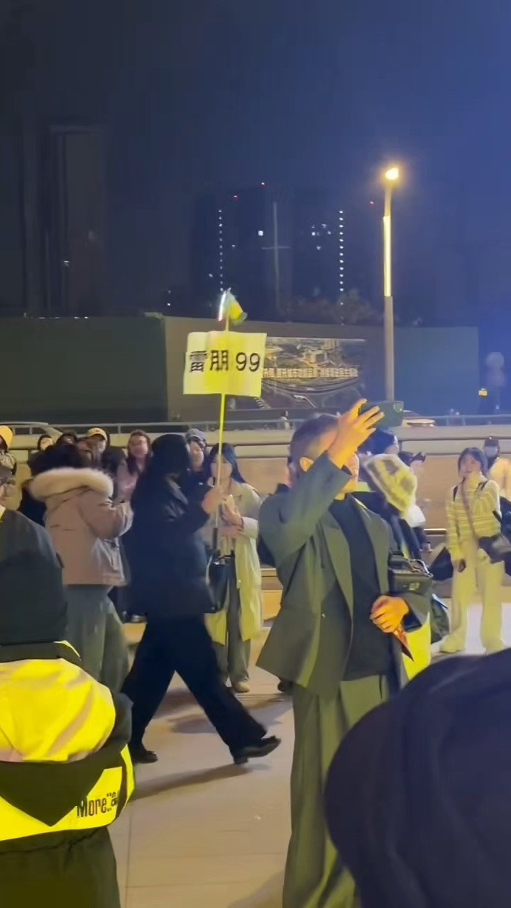 蓬蓬粉就这几根毛，还去别人主场闹事..🗑就是归宿