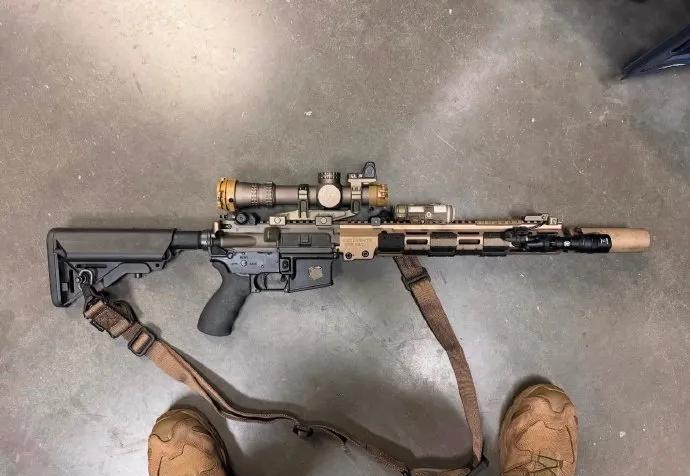 URGI不是新枪，是M4A1的“换心手术”。打500发不飘，沙子里连射不卡，换