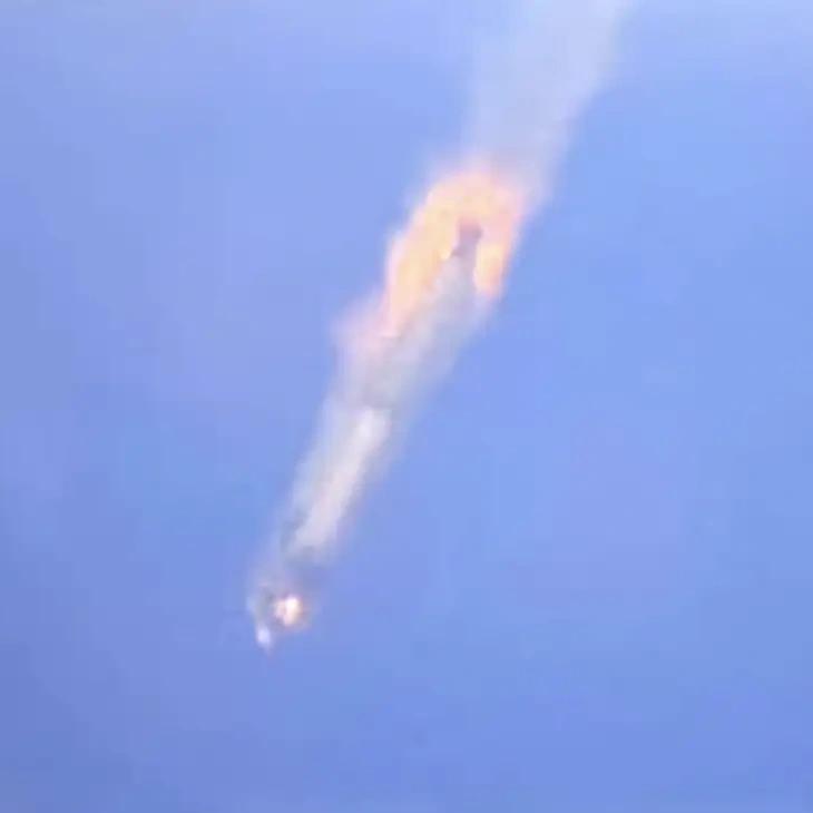 终于等到了我们长征12号甲可回收火箭发射的消息。发射取得圆满成功，回收没有成功！