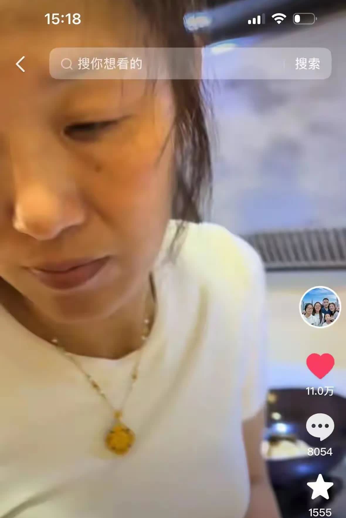 看到谢浩男母亲许健华，现在想想感觉她和前夫老谢离婚感觉就给郑琴设下一个局[赞][