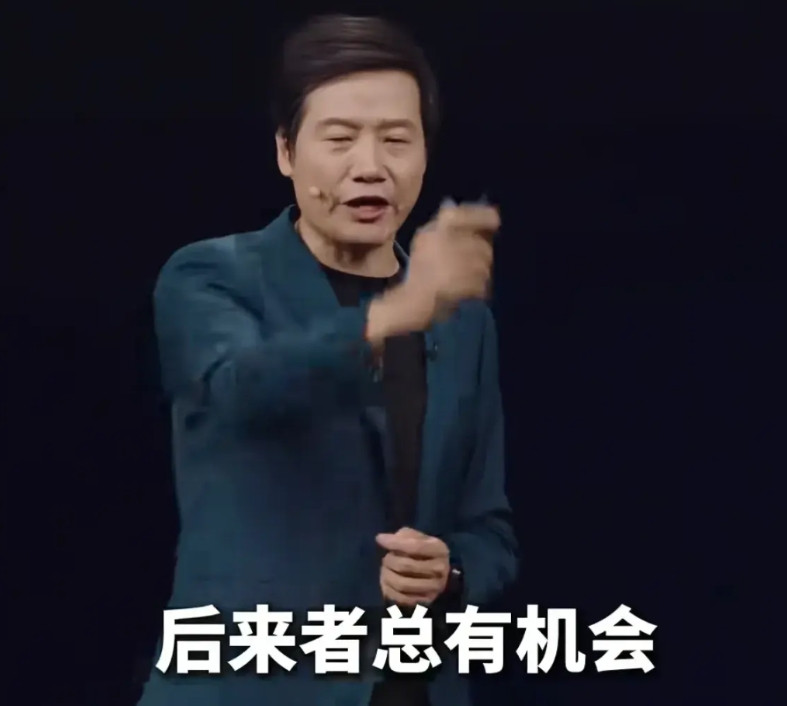 山呼海啸般的攻击，依然没有击垮雷军。我想，这就是这个男人的独特之处。从金山到