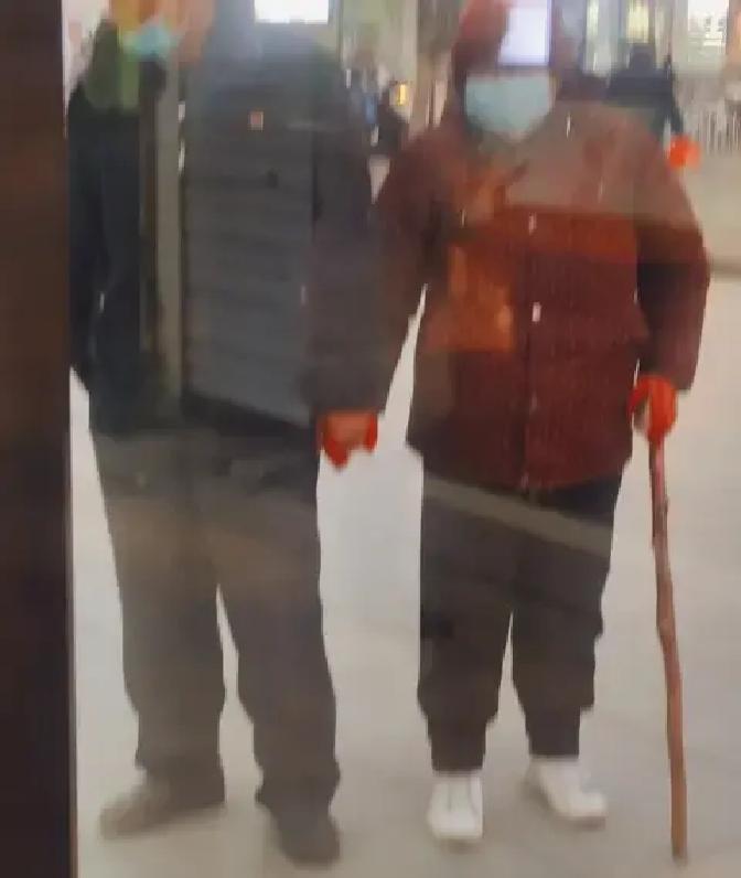 长大后很多人发现，以前天天聊天的哥们姐们，现在一年都联系不上几次。聊天记录停在节