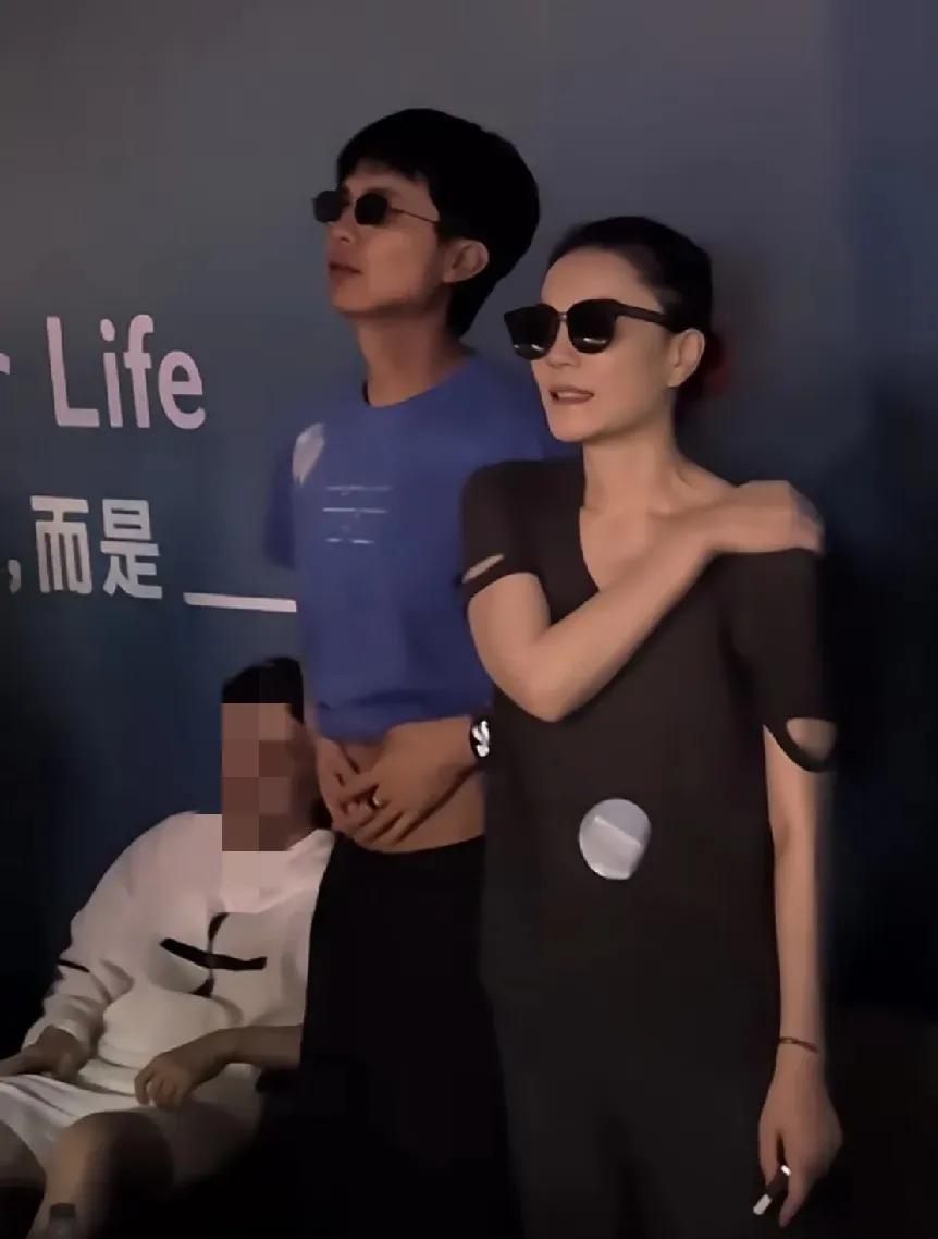 我妹是王菲的忠实粉丝，她突然跟我说：以后不要喜欢王菲了。问她原因，她一句话
