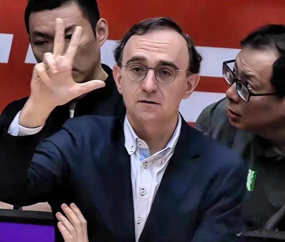张峻豪与黄秋实上赛季在西班牙低级别联赛练级效果不错，但是受禁赛限制，暂时无法回归