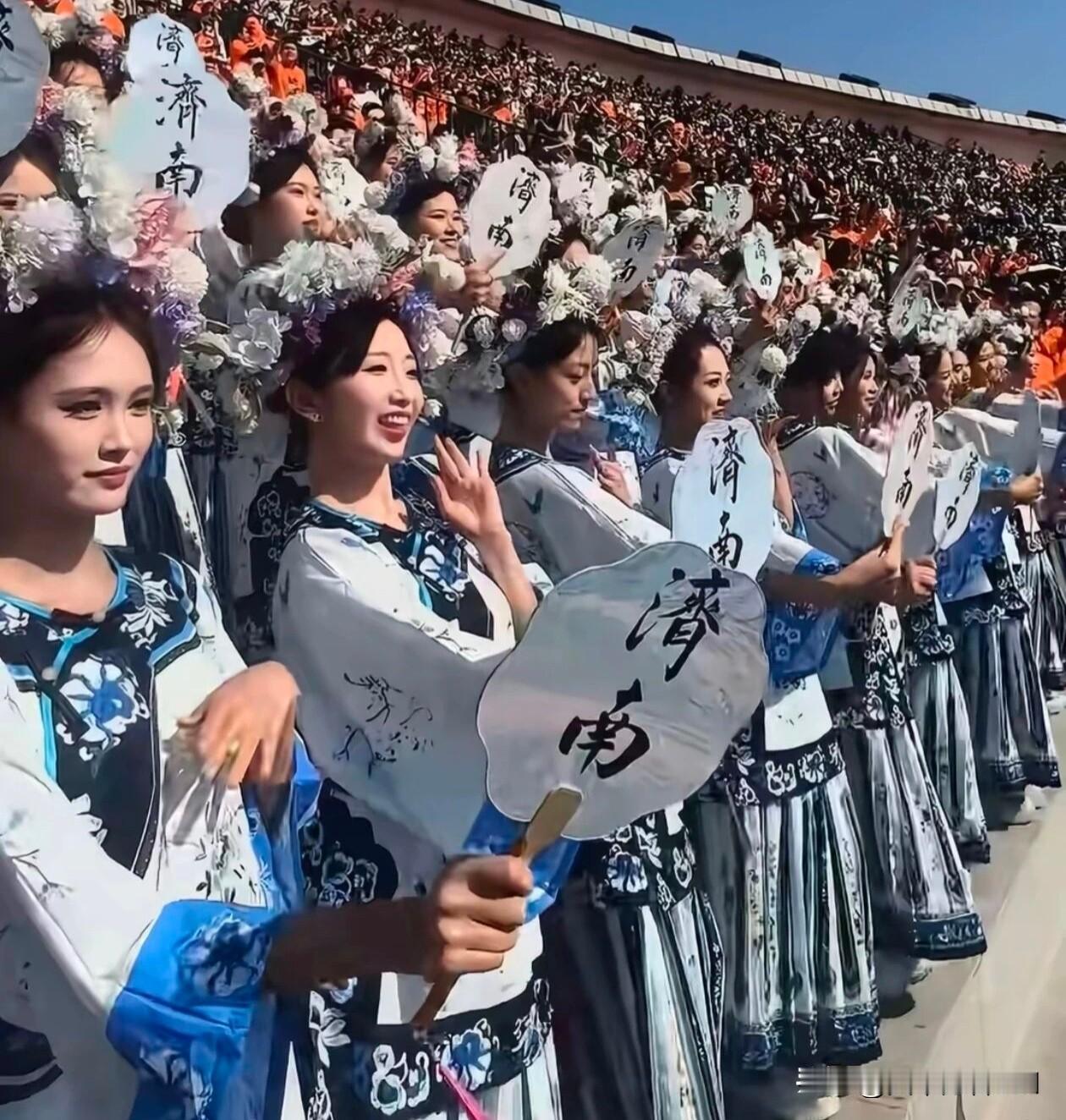 济南夏雨荷这件事，不少人觉得不过是网络玩梗、大众娱乐而已，没必要上纲上线太过较真