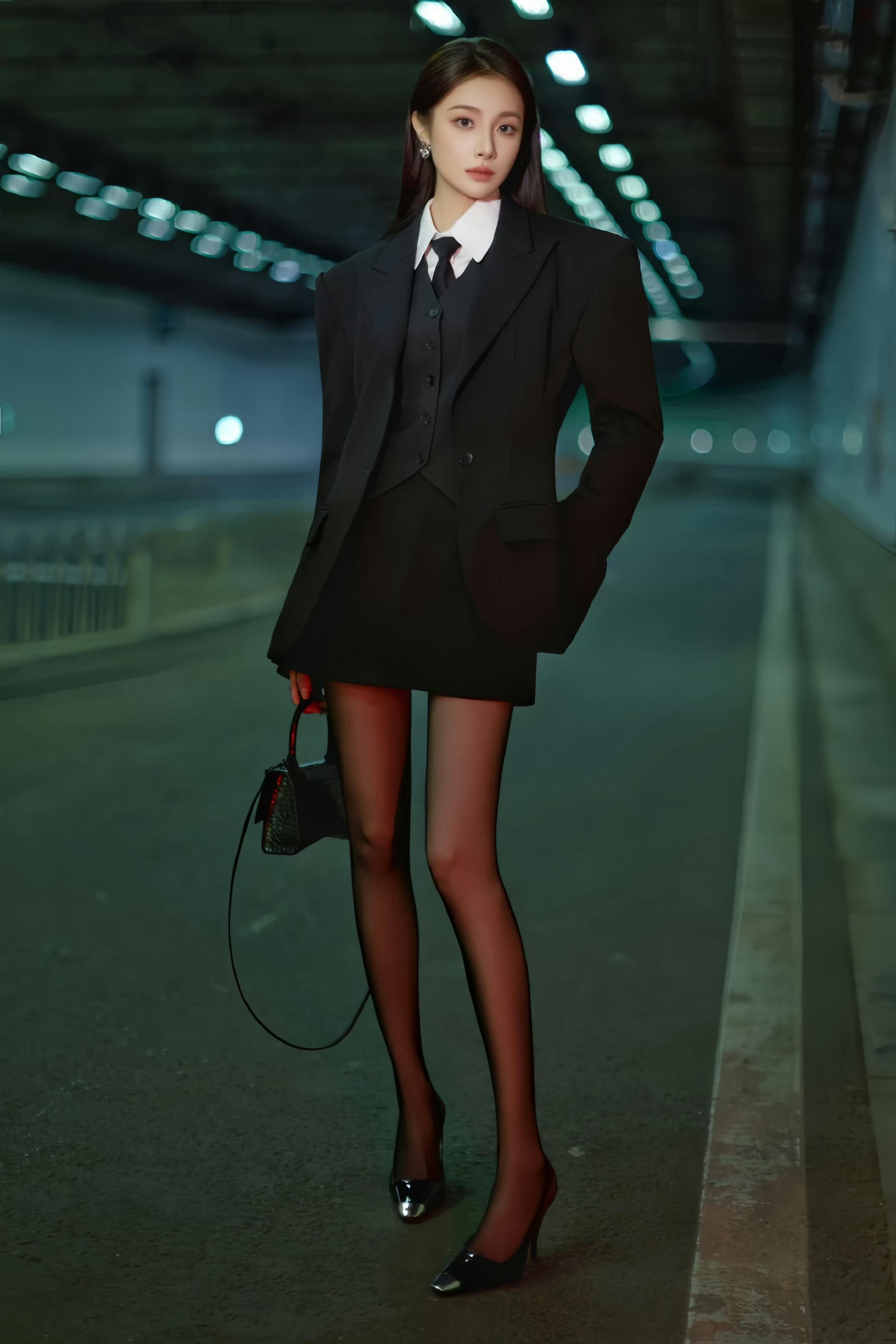 隆妮黑丝大长腿。