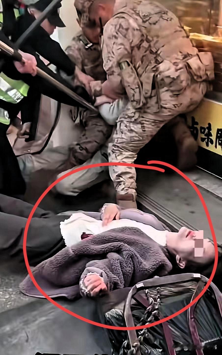 谁能想到，带娃买个菜竟成了天人永隔的悲剧？武汉硚口这位30岁宝妈，推着婴儿车排队