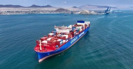 中国的贸易顺差已经接近1万亿美元了，但外贸企业却一批又一批地倒闭，这么说吧，大量