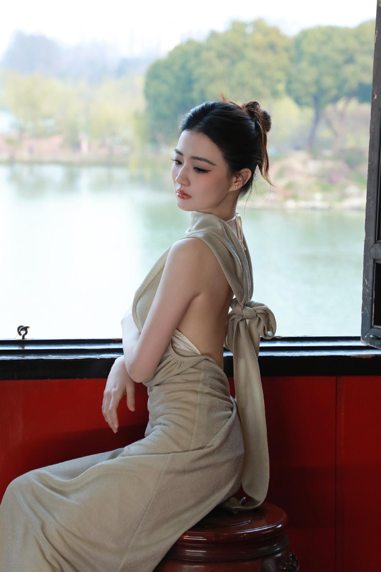 璐璐的身材太顶了[滑稽笑]徐璐