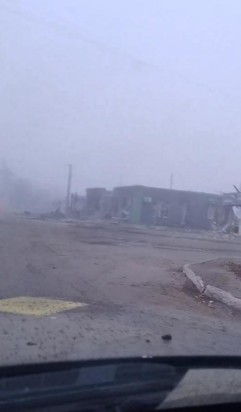 据传乌克兰武装部队已失去波克罗夫斯克。这些来自波克罗夫斯克附近的画面展现了乌克兰