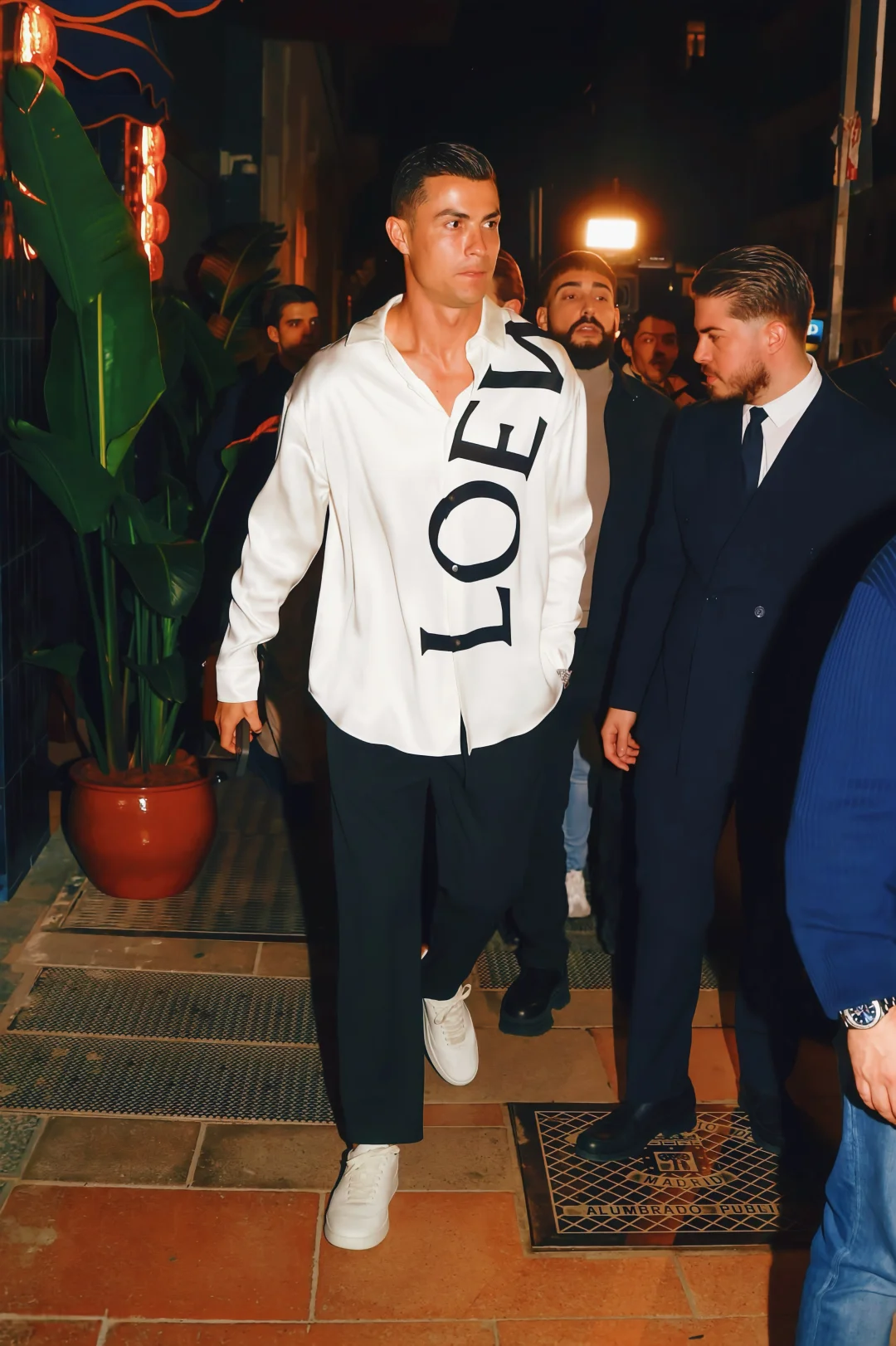 C罗现身马德里，被这身帅到了！🔥