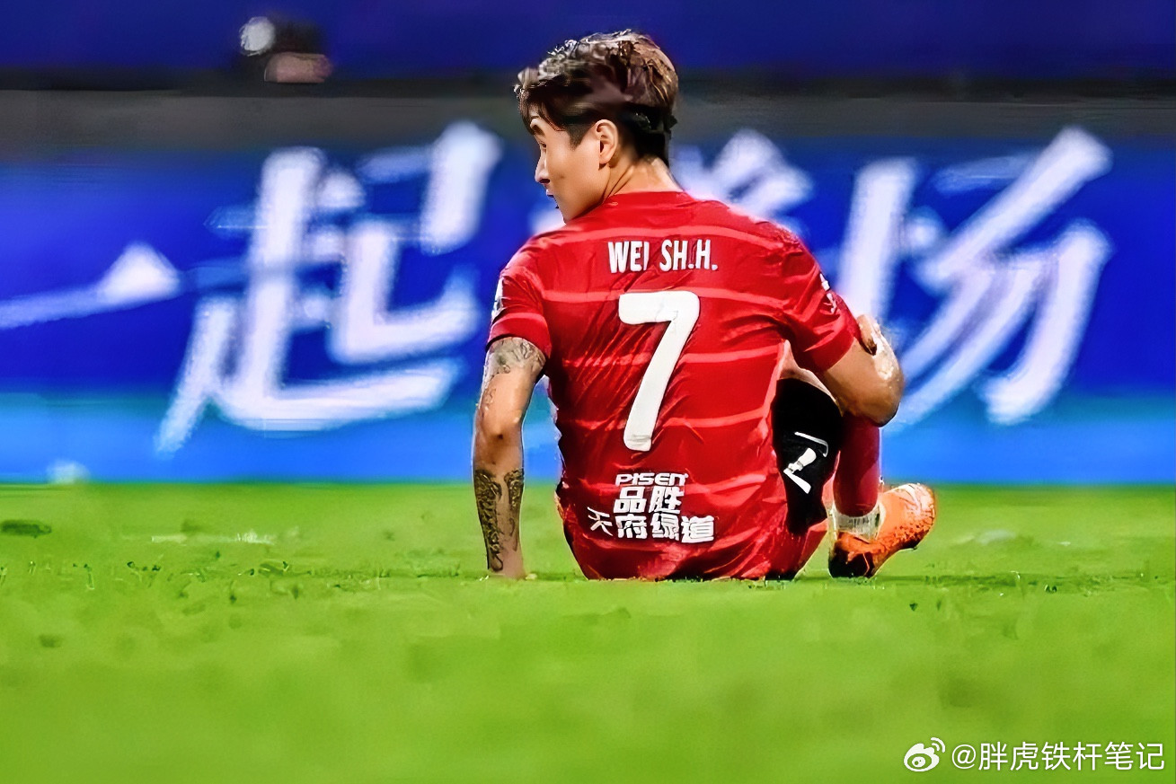 韦世豪生涯八次转会！！！1、泰山预备队➡️博阿维斯塔身价10万，自由转会2、博