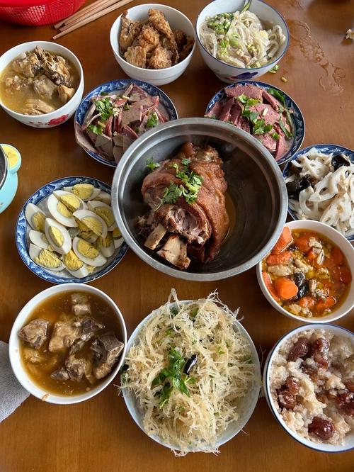 今天一个很多年没有走动的亲戚，突然来我家了。是我妈在河南的堂弟，按辈分我得叫