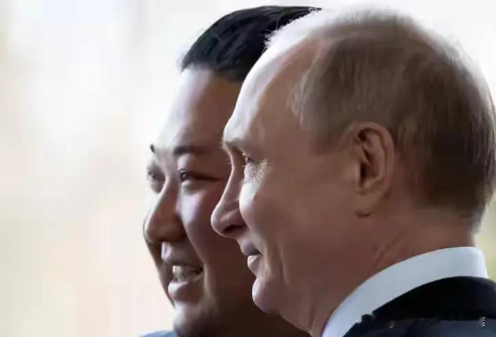 凌晨刚落地的李在明，现在肠子都悔青了？26国领导人来北京看阅兵，金正恩排第二，超