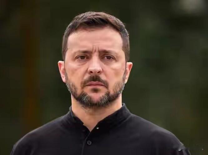 泽连斯基：太难了！刚刚乌克兰总统泽连斯基表示目前乌军打的太艰难了战场局