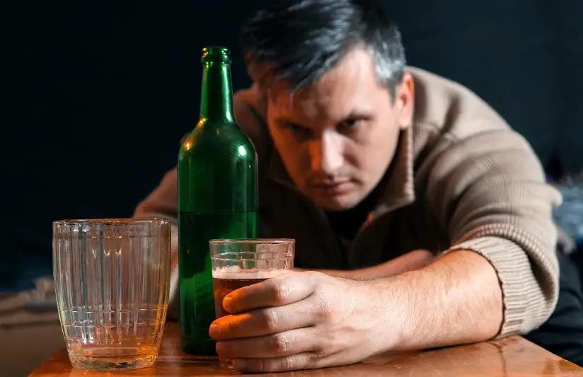 这6种“自杀式”喝酒法，很多人天天在重复！最后一种，90%的人都踩过坑——现在停