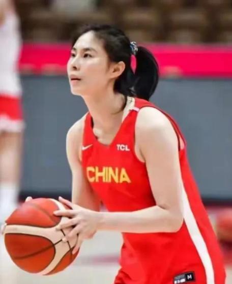 得到对手认可！捷克队教练谈王思雨表示，“5号王思雨最后击溃了我们。”“她连续得分