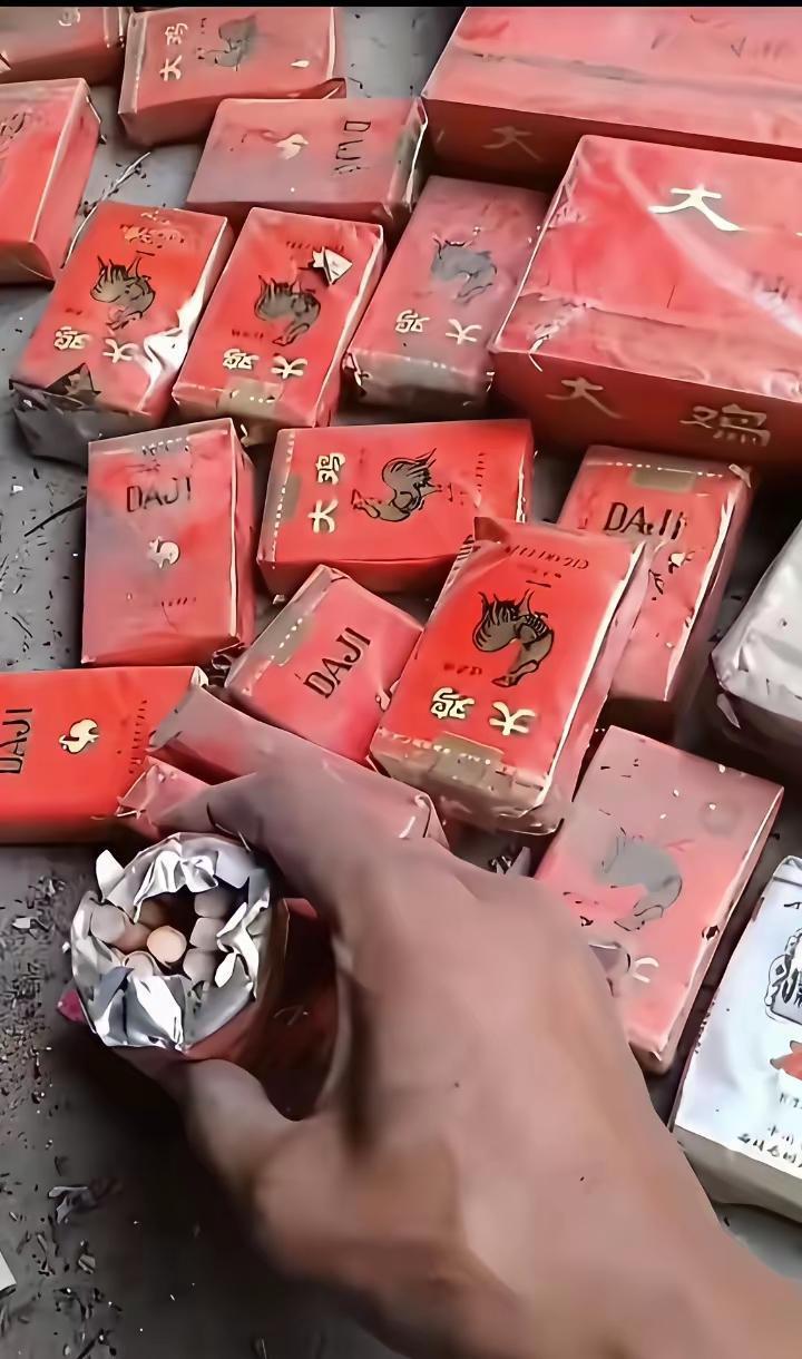 地窖了翻出了几条子香烟，这是个什么牌子，从来没见过呢，还能抽吗？