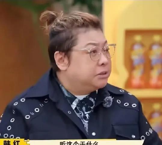 一直认为听耳返，是为了能准确听到伴奏音乐，说是现场听可能会很吵。万万没想到，韩