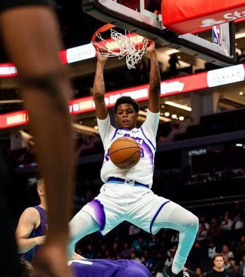 埃斯-贝利到底是水还是不水？爵士队103-126惨负黄蜂，黄蜂队还是缺了三球和