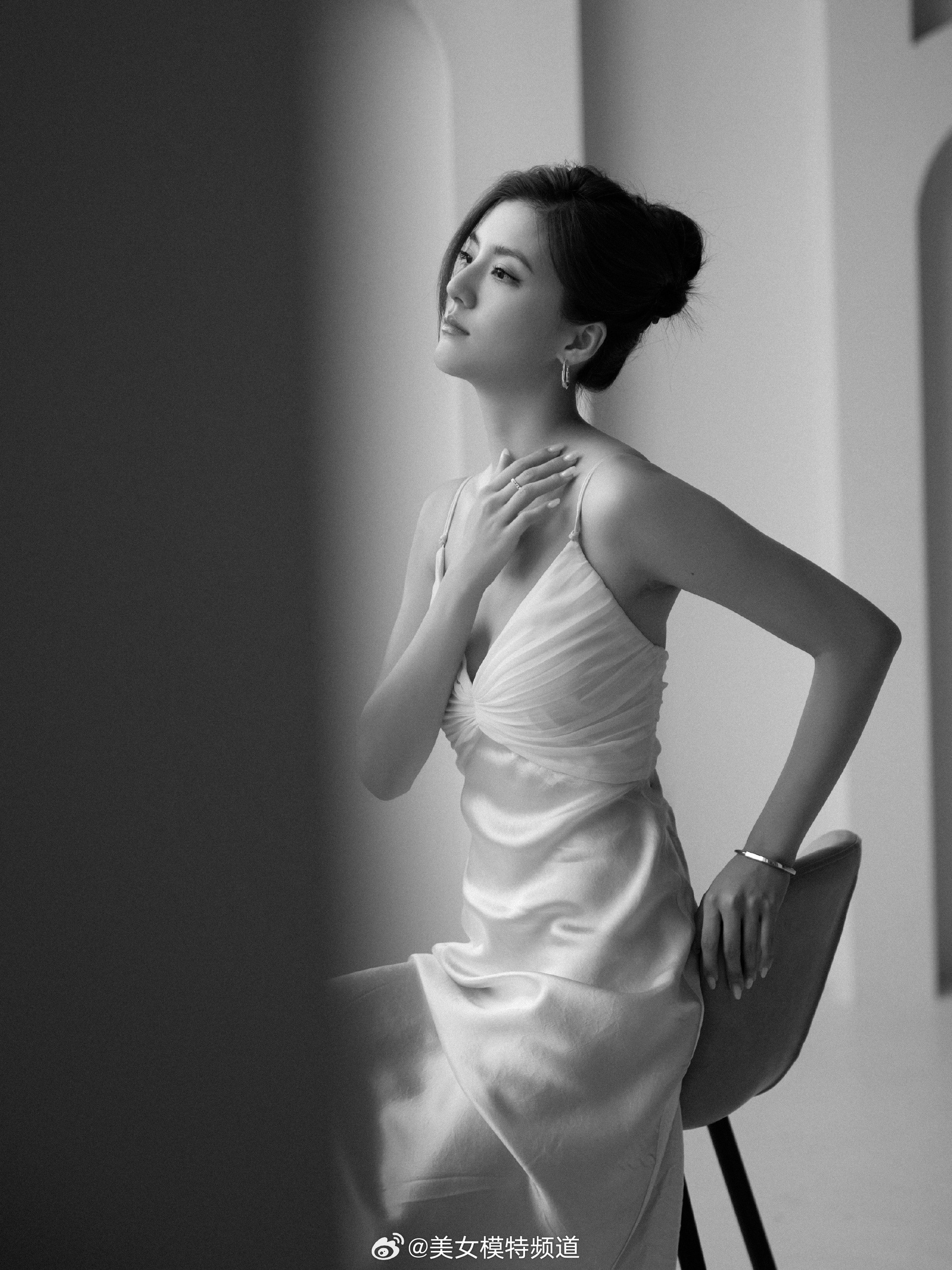 吴千语全新活动穿搭造型