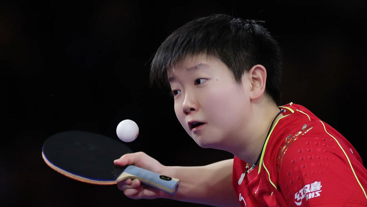 刚刚！孙颖莎因伤退赛，蒯曼晋级决赛！在女单半决赛进行到第五局之后，孙颖莎经过与