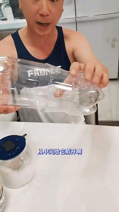 “人怎么能这么聪明！”6月1日，辽宁，一男子被家里的蚊子叮的不胜其烦，于是灵机一
