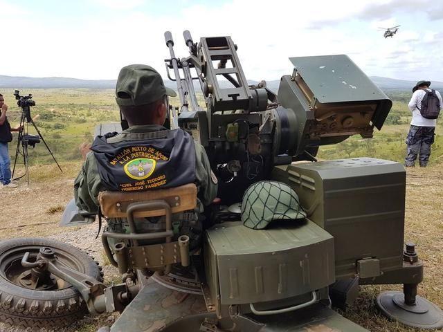 美临门一脚怂了不敢打了，特朗普明确释放对话信号，马杜罗全国喊话把美震慑住了！