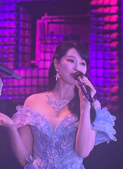 热巴的妆容就是化妆师的问题按道理说不应该啊春晚前采访粉丝都说她现在显胖一点了挺