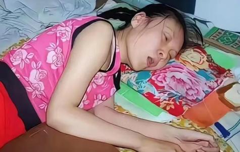 “从15岁开始装瘫，一直装到35岁！”河北衡，吴桂英是家里最小的孩子，从小全