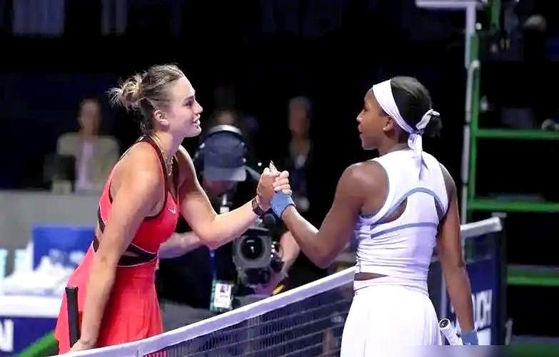 女子网坛，现在真就看萨巴伦卡一个人表演了。印第安维尔斯决赛，莱巴金娜都拿到赛