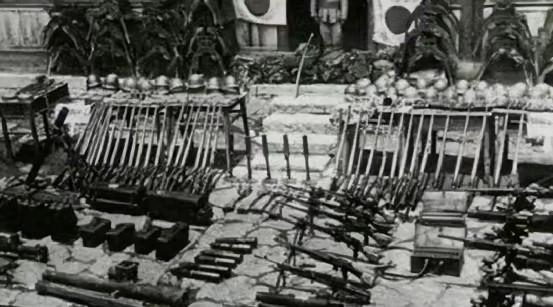 1945年，日本海军军火仓库主任冈田少将提出，将步枪10万支，子弹数百万发交给我