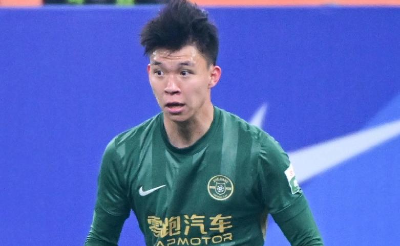 王钰栋这是怎么了，客场对阵成都蓉城的比赛怎么没有首发呢？按理说客场对阵领头羊，