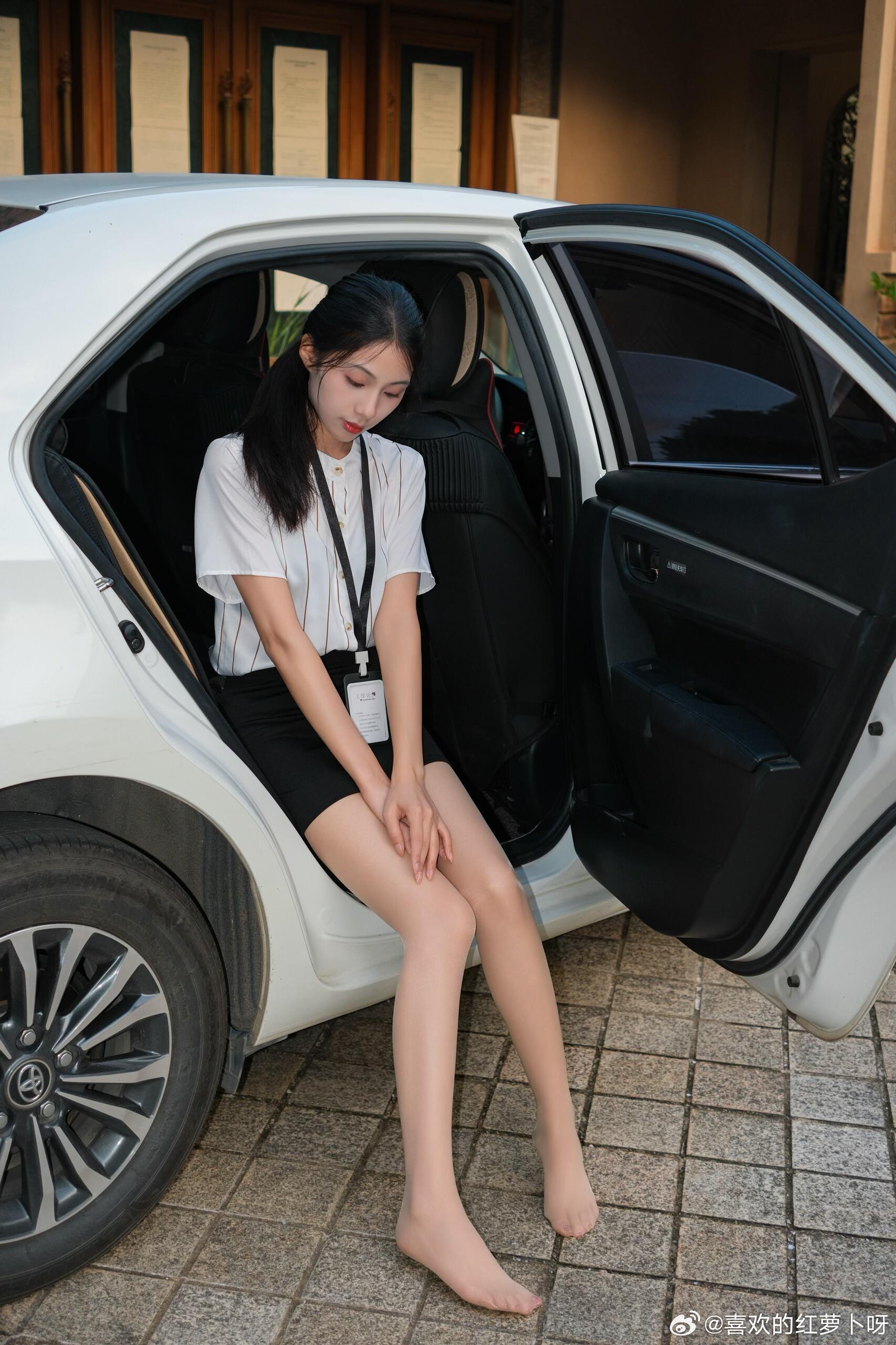 汽车销售小姐姐已经开始卷起来了~​​​