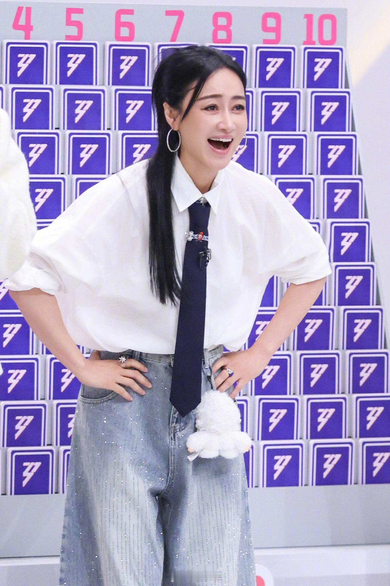 赵子琪睡醒被热搜震惊：我要稳稳接住这波流量！《乘风2026》一公直播后，作为首位