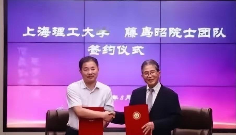 日本要气死了！日本顶尖科学家藤岛昭，竟带着他们的机密技术，连夜组团投奔中国，他还