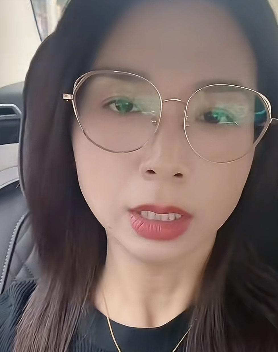 崔丽丽风评断崖式下跌！崔丽丽，从一个被老板侵害的受害者，变成了网友声讨的对象。