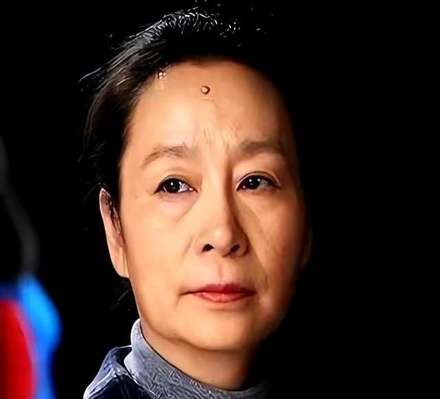 演员王之夏坐不住了。她万万没想到自己的老公“豹子头林冲”周野芒竟然是这么个有情有