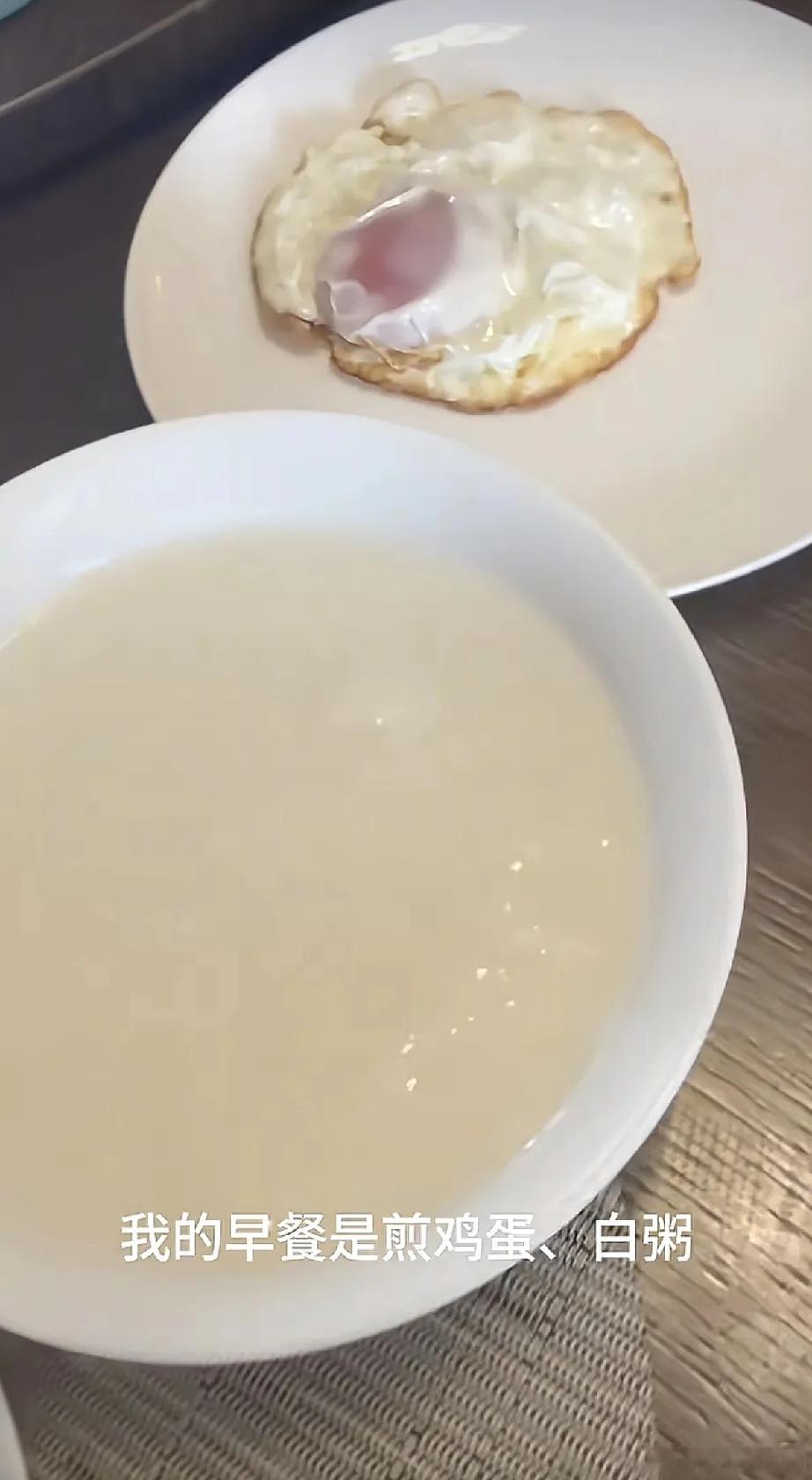 钟镇涛73岁了，精气神看着挺好的，像60多岁，比较显年轻，网友很好奇他的保养方式