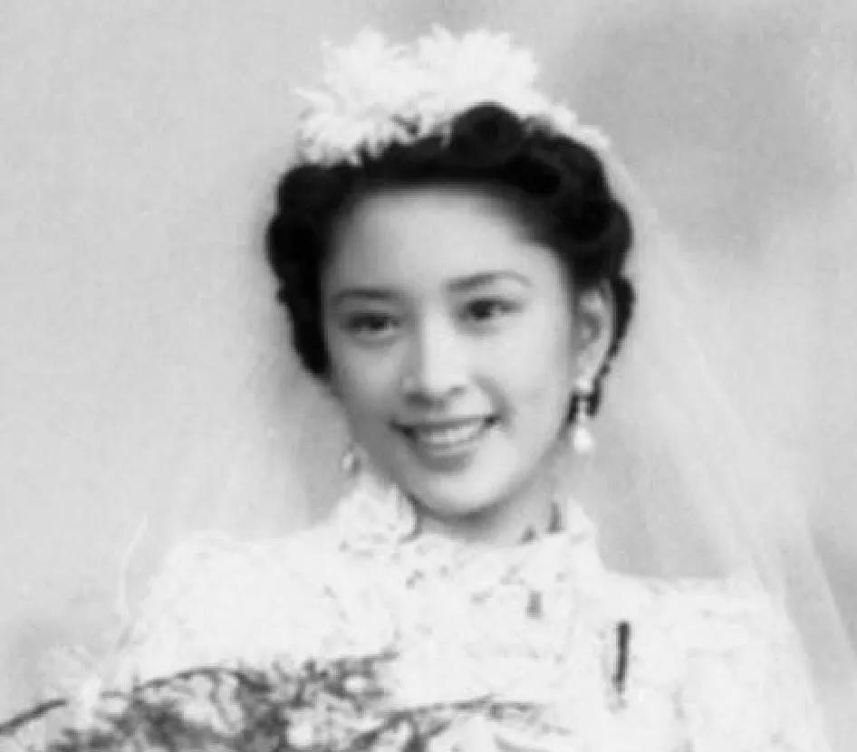 1966年，27岁的胡友松发现“大姨妈”没来，她告诉了75岁的丈夫李宗仁。李宗仁