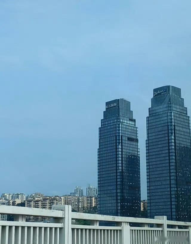 长江国际想去的地方不会一直等你时代峰峻长江国际十八楼已经搬空了，以后的长江国