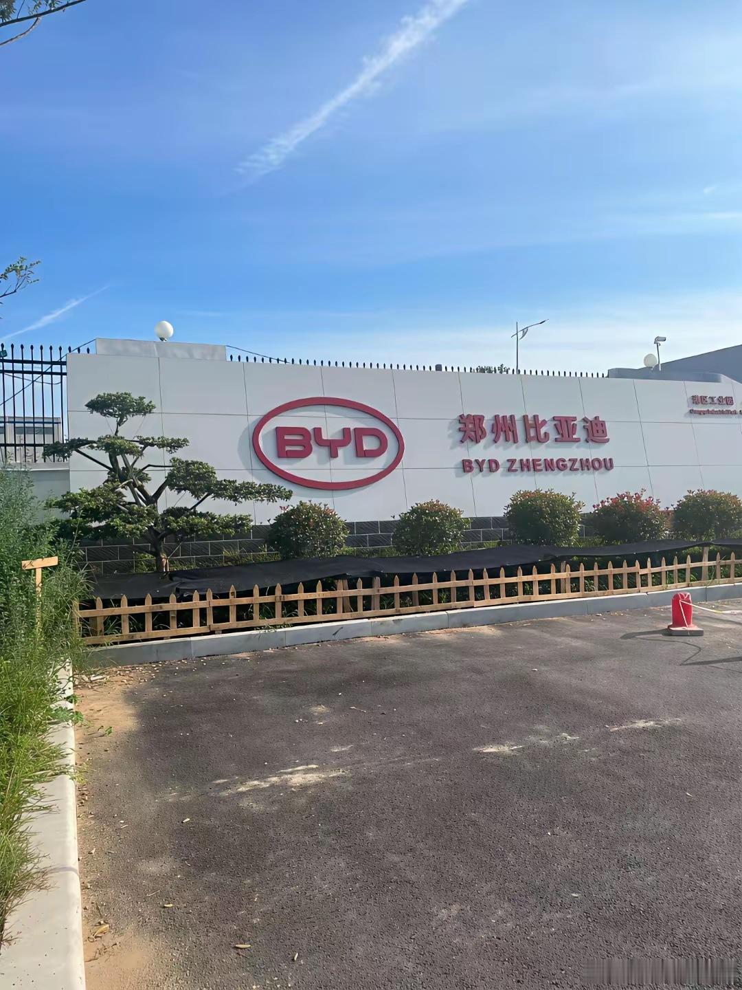 比亚迪在欧洲杀疯了！德国人算了一笔账：一辆比亚迪纯电车起步价3万欧元，欧洲同级车