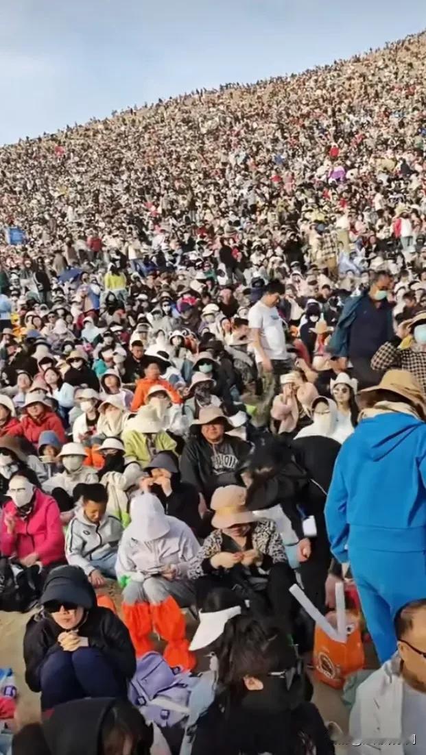 知道的我是带着全家来甘肃敦煌旅游的，不知道的还以为我们全家是来攻打匈奴的！哪